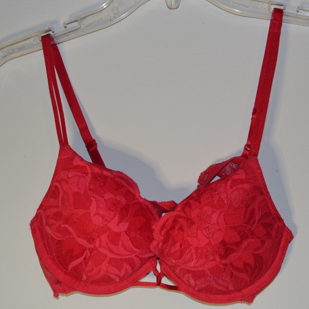 VICTORIA’S SECRET RED LACE PUSH-UP BRA